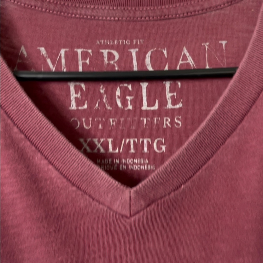American Eagle XXL v-neck short sleeve T-shirt